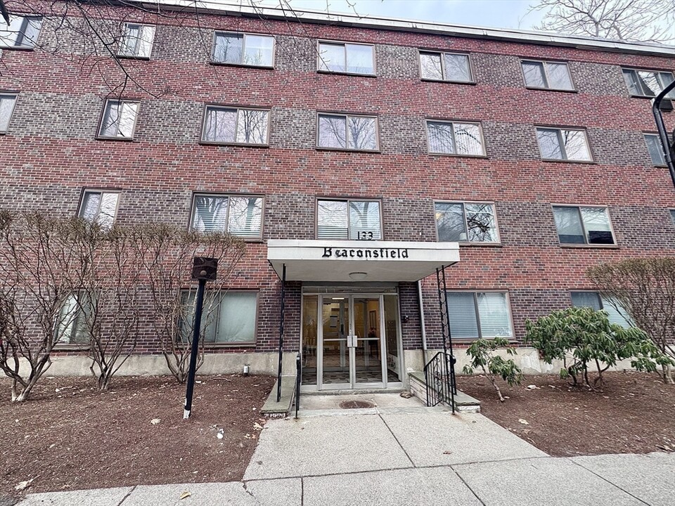 133 Beaconsfield Rd, Unit 34 in Brookline, MA - Building Photo