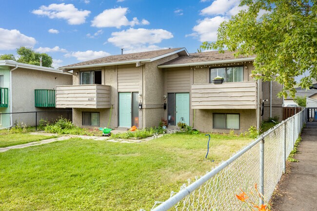 6129 Bowness Rd NW in Calgary, AB - Building Photo - Building Photo