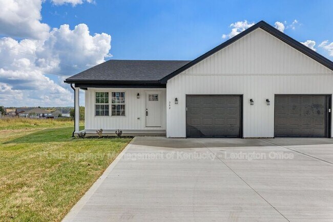 342 Winding Branch Dr in Berea, KY - Building Photo - Building Photo
