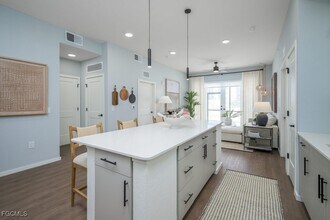 8552 Collier Blvd in Naples, FL - Foto de edificio - Building Photo