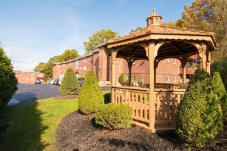 Four Seasons Apartments in Pittsburgh, PA - Building Photo - Interior Photo