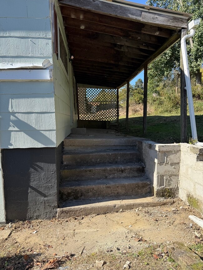 74 N Highland Ave in Moundsville, WV - Building Photo - Building Photo