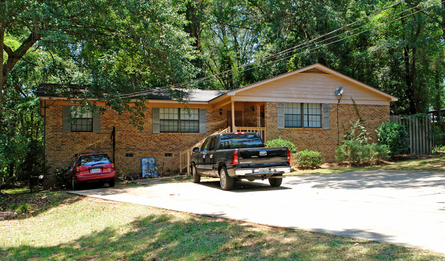 2072 Watson Way in Tallahassee, FL - Building Photo - Building Photo