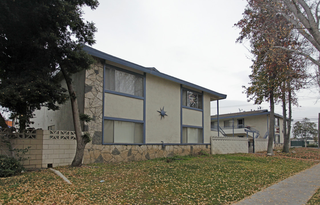 Euclid Arms in Upland, CA - Foto de edificio