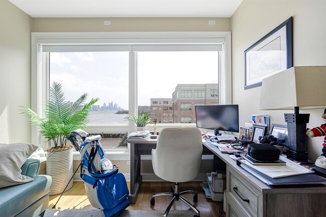 15 Somerset Ln in Edgewater, NJ - Building Photo - Building Photo