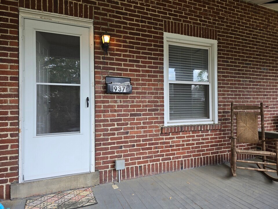 937 S Poplar St in Allentown, PA - Foto de edificio