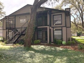 4004 Nestle Oaks Pl, Unit 201 in Tampa, FL - Building Photo