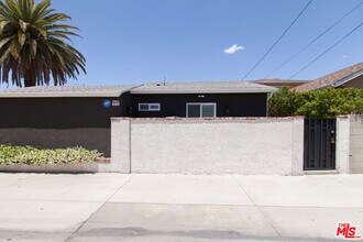3920 W Clark Ave in Burbank, CA - Building Photo - Building Photo