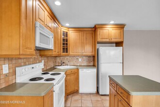 12 Hilltop Terrace in Highlands, NJ - Building Photo - Building Photo