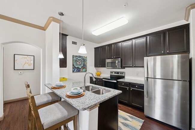 West Creek Apartments in Conroe, TX - Foto de edificio - Building Photo