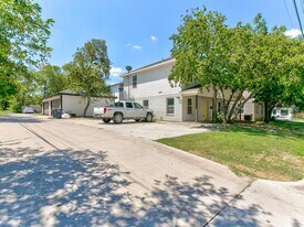 2313 W Devitt St in Fort Worth, TX - Building Photo