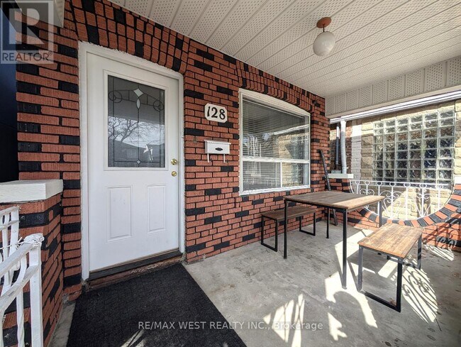 128 Caledonia Rd in Toronto, ON - Building Photo - Building Photo