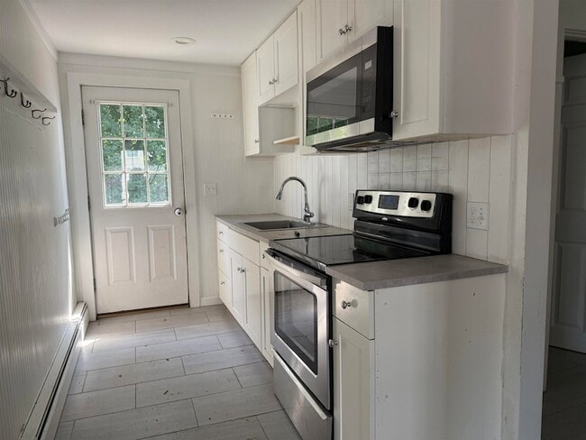 15 Lehner St, Unit 3 in Wolfeboro, NH - Foto de edificio - Building Photo