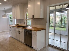 5532 Rice Rd in Venice, FL - Building Photo - Building Photo