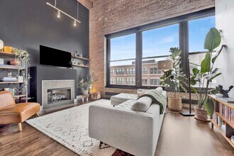 2303 S Michigan Ave in Chicago, IL - Building Photo - Building Photo