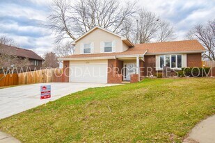 3705 Breckenridge Cir in West Des Moines, IA - Building Photo