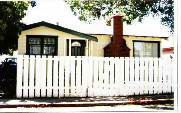 102 Franklin Ln in Ventura, CA - Foto de edificio - Building Photo