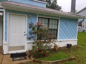 3986 Breezee Ct in Tallahassee, FL - Building Photo