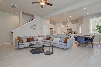 559 Longleaf Pine Dr in Montgomery, TX - Building Photo - Building Photo