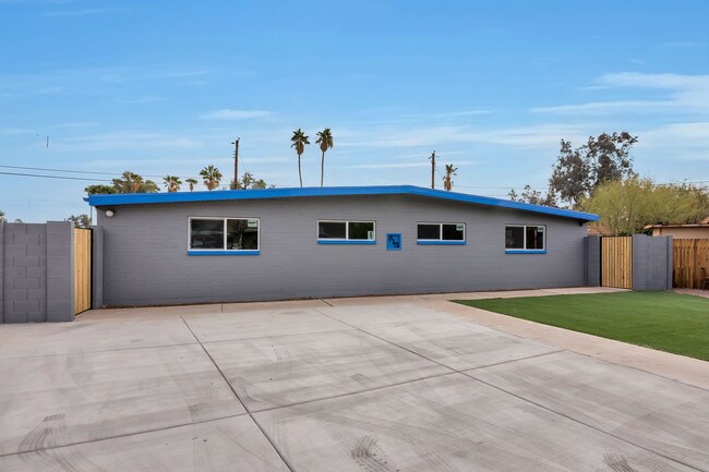 915 S Kenwood Cir in Tempe, AZ - Foto de edificio - Building Photo