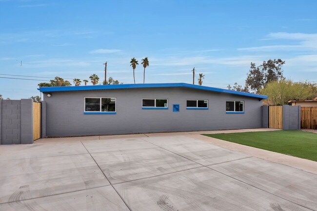 915 S Kenwood Cir in Tempe, AZ - Building Photo - Building Photo