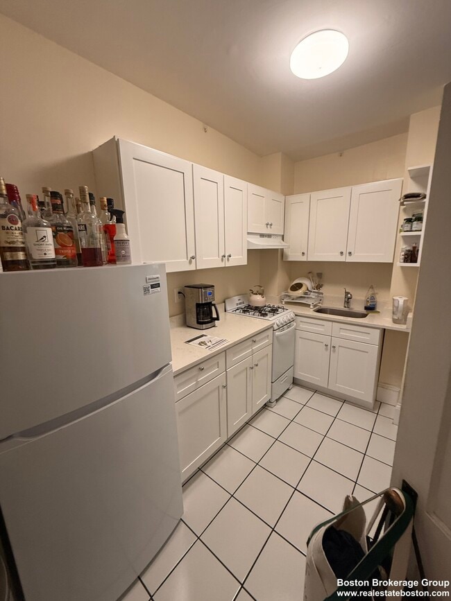 39 Hemenway St, Unit 13 in Boston, MA - Foto de edificio - Building Photo