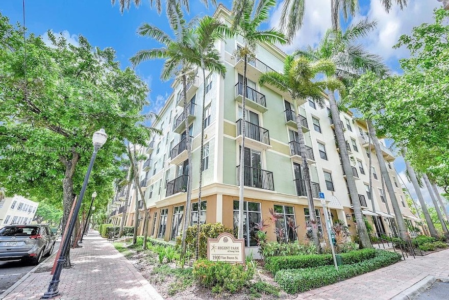 1900 Van Buren St, Unit 223B in Hollywood, FL - Building Photo