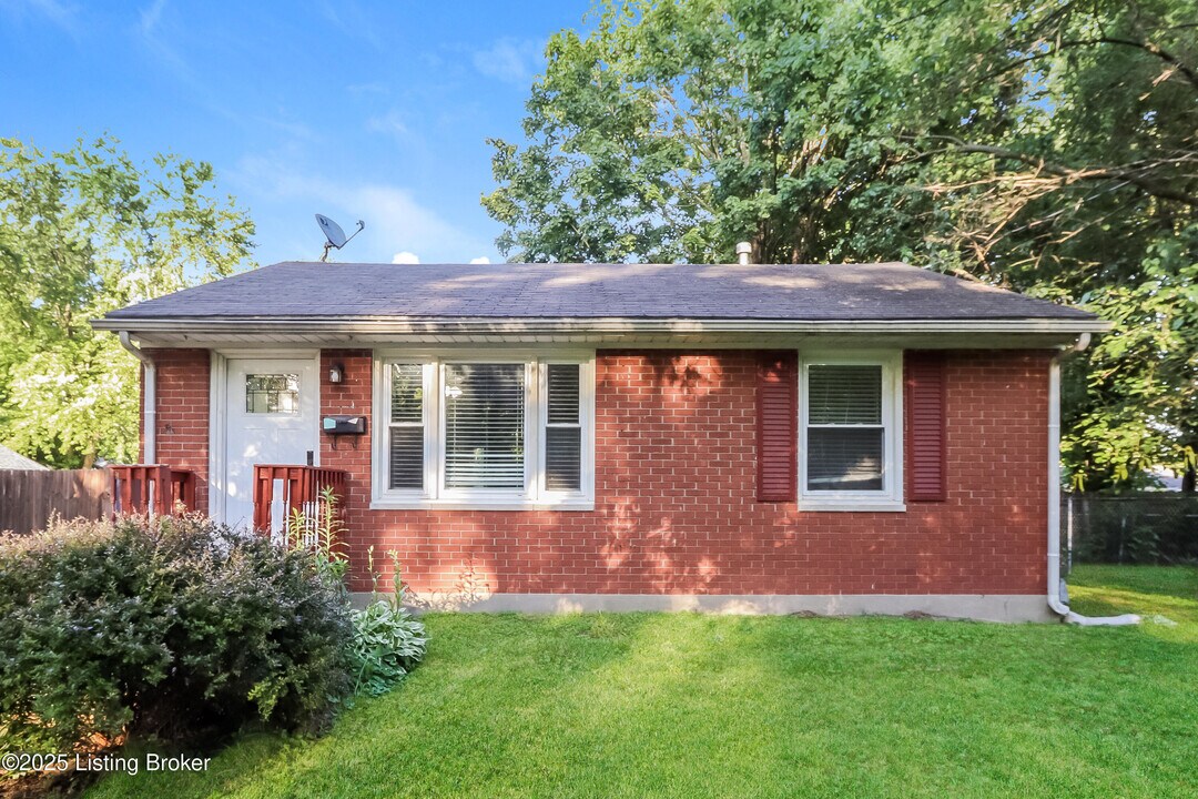 4213 Searcy Ln in Louisville, KY - Building Photo