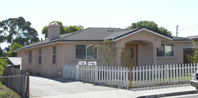 29-31 Alves Ln in Pittsburg, CA - Building Photo - Building Photo