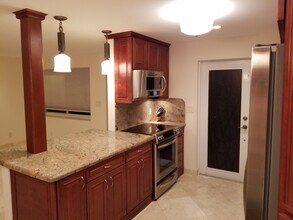 2857 NE 32nd St in Fort Lauderdale, FL - Building Photo - Building Photo