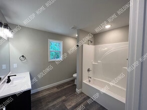 7 Frazier Oaks Rd in Eldon, MO - Building Photo - Building Photo