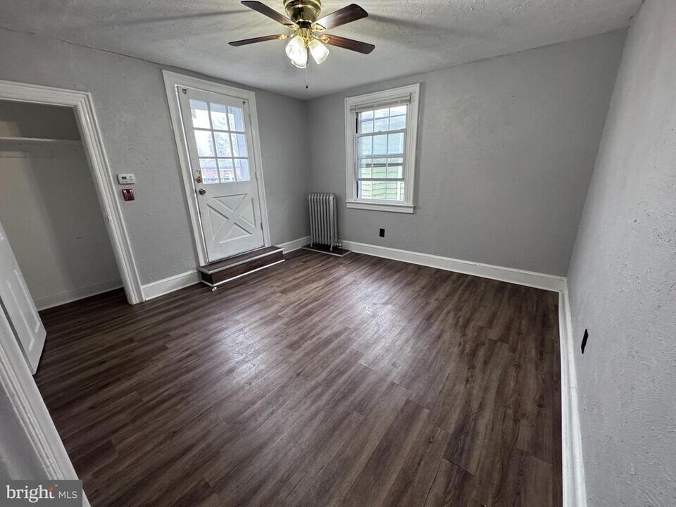 25 E Main St in Evesham, NJ - Building Photo