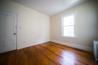 452 Centre St, Unit #2 in Boston, MA - Building Photo - Building Photo