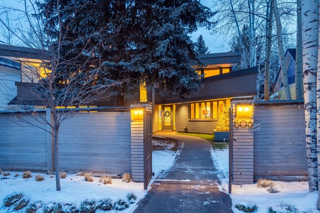 property at 506 W Hallam St