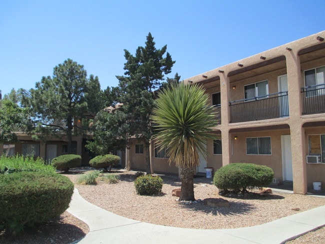 El Pueblo Apartments