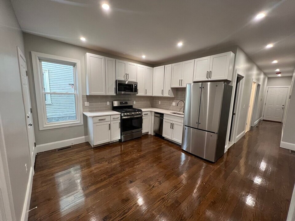 25 Pleasant St, Unit 2 in Boston, MA - Building Photo