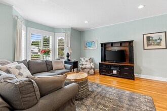 46 Yale Ave in Wakefield, MA - Building Photo - Building Photo