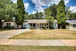 3316 30th St in Lubbock, TX - Building Photo