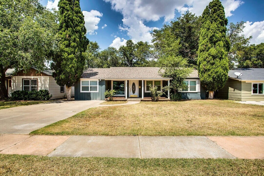 3316 30th St in Lubbock, TX - Building Photo