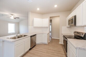 20264 W 194th Terrace in Spring Hill, KS - Building Photo - Building Photo