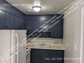 2502 Liberty Rd NW in Roanoke, VA - Building Photo