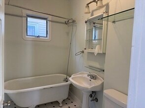 20 Henry Ave in Somerville, MA - Foto de edificio - Building Photo