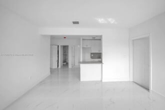 450 Beacom Blvd in Miami, FL - Building Photo - Building Photo
