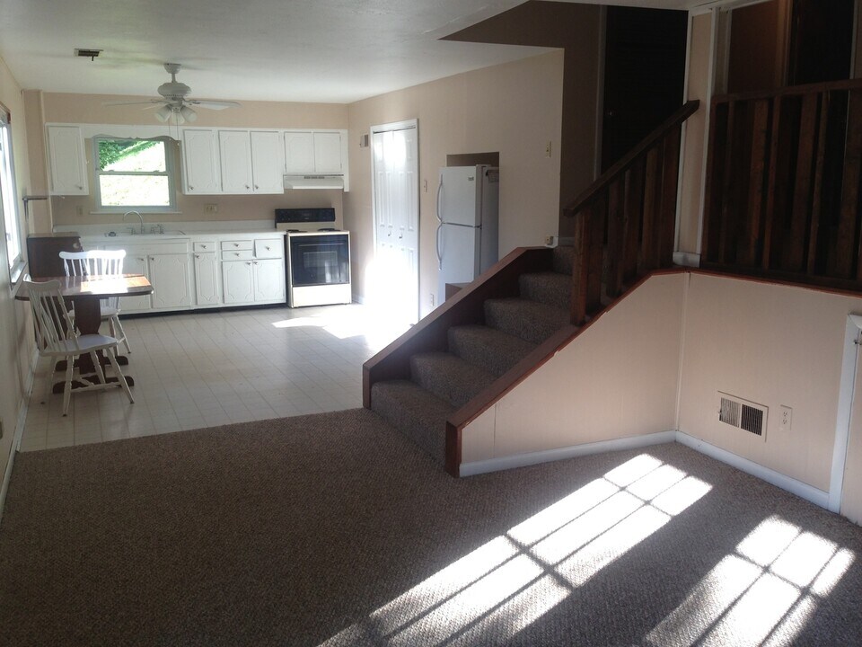 349 Gilmore St in Morgantown, WV - Building Photo