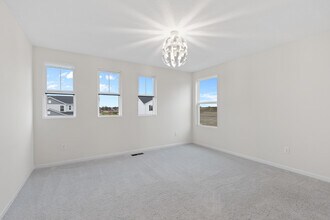 1375 Theodore Dr in Lockbourne, OH - Foto de edificio - Building Photo