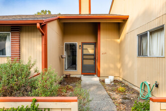 Village Gateway Apartments in Portland, OR - Building Photo - Building Photo