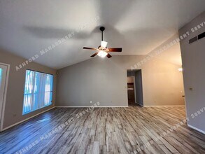 1502 W Cheyenne Dr in Chandler, AZ - Foto de edificio - Building Photo