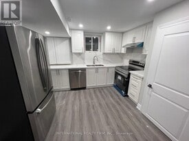 40 Cotswold Ct in Halton Hills, ON - Building Photo