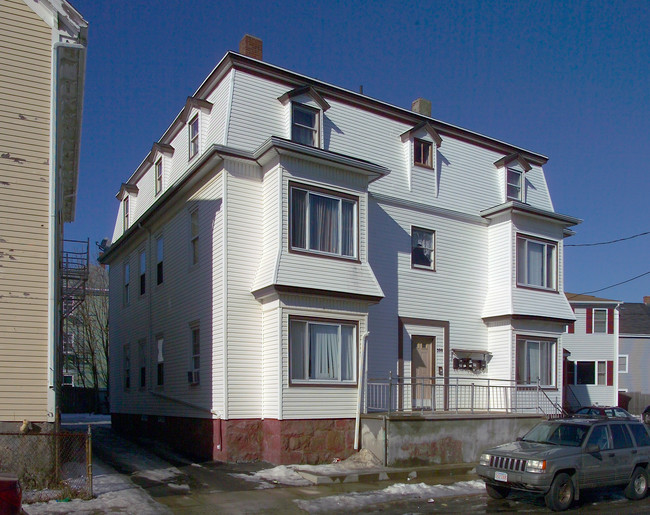 399 4th St in Fall River, MA - Building Photo - Building Photo