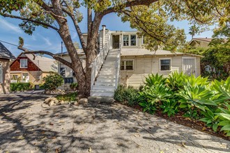 807-811 N Harvard Blvd in Los Angeles, CA - Building Photo - Building Photo